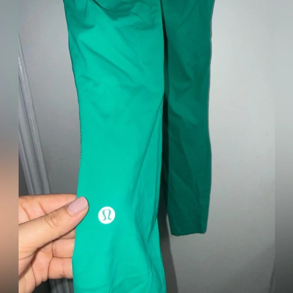 Lululemon Fast and Free 25” High-Rise leggings in Kelly Green size 2